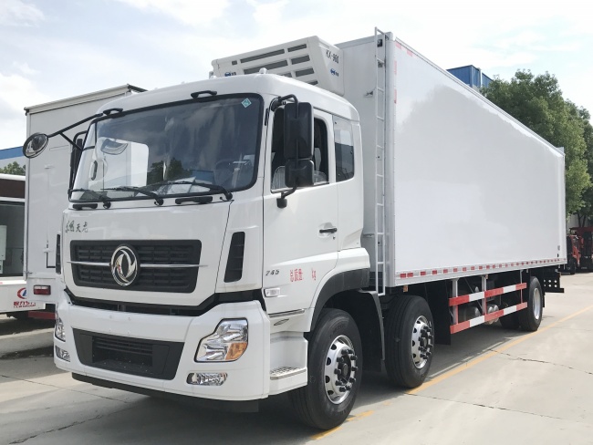 (Comprimento: 9,4 metros) Caminhão refrigerado Dongfeng Tianlong de três eixos