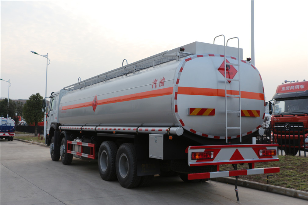 Tanque de petróleo de quatro eixos e oito rodas de carga pesada Shagang (30 metros cúbicos)