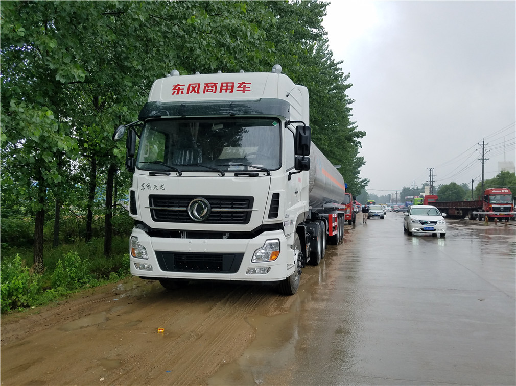Caminhão semi-reboque de alumínio alloy de transporte de óleo Dongfeng Tianlong 3-eixos [42 metros cúbicos]