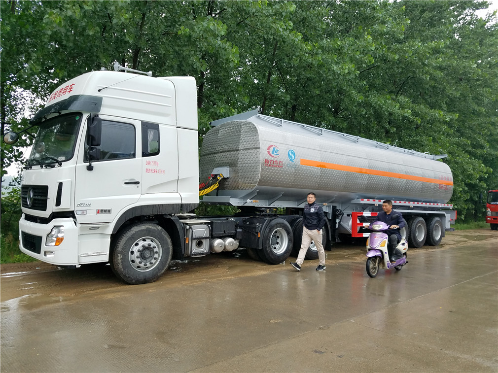 Caminhão semi-reboque de alumínio alloy de transporte de óleo Dongfeng Tianlong 3-eixos [42 metros cúbicos]