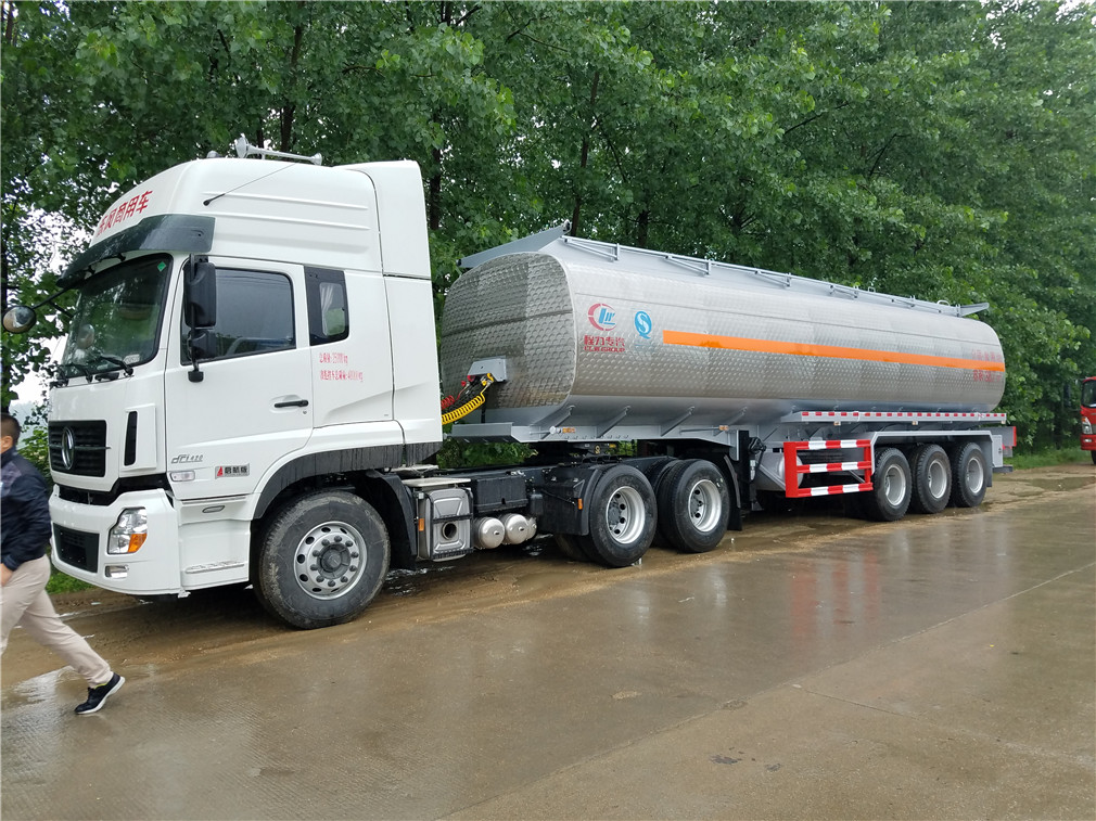 Caminhão semi-reboque de alumínio alloy de transporte de óleo Dongfeng Tianlong 3-eixos [42 metros cúbicos]