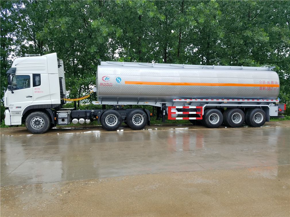 Caminhão semi-reboque de alumínio alloy de transporte de óleo Dongfeng Tianlong 3-eixos [42 metros cúbicos]