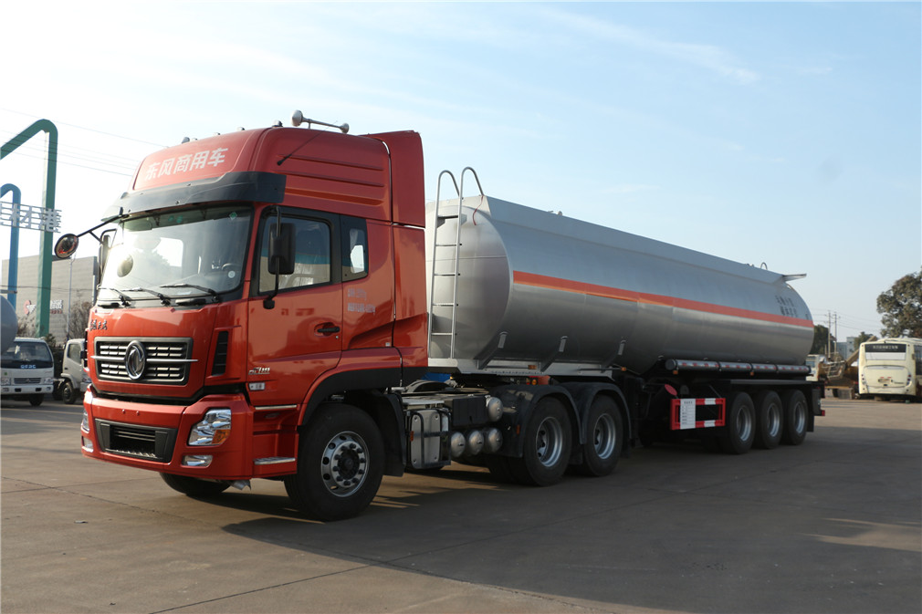Caminhão semi-reboque de alumínio alloy de transporte de óleo Dongfeng Tianlong 3-eixos [42 metros cúbicos]