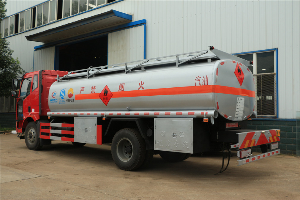 Caminhão tanque mono-eixado J6 para transporte de petróleo 【15 metros cúbicos】