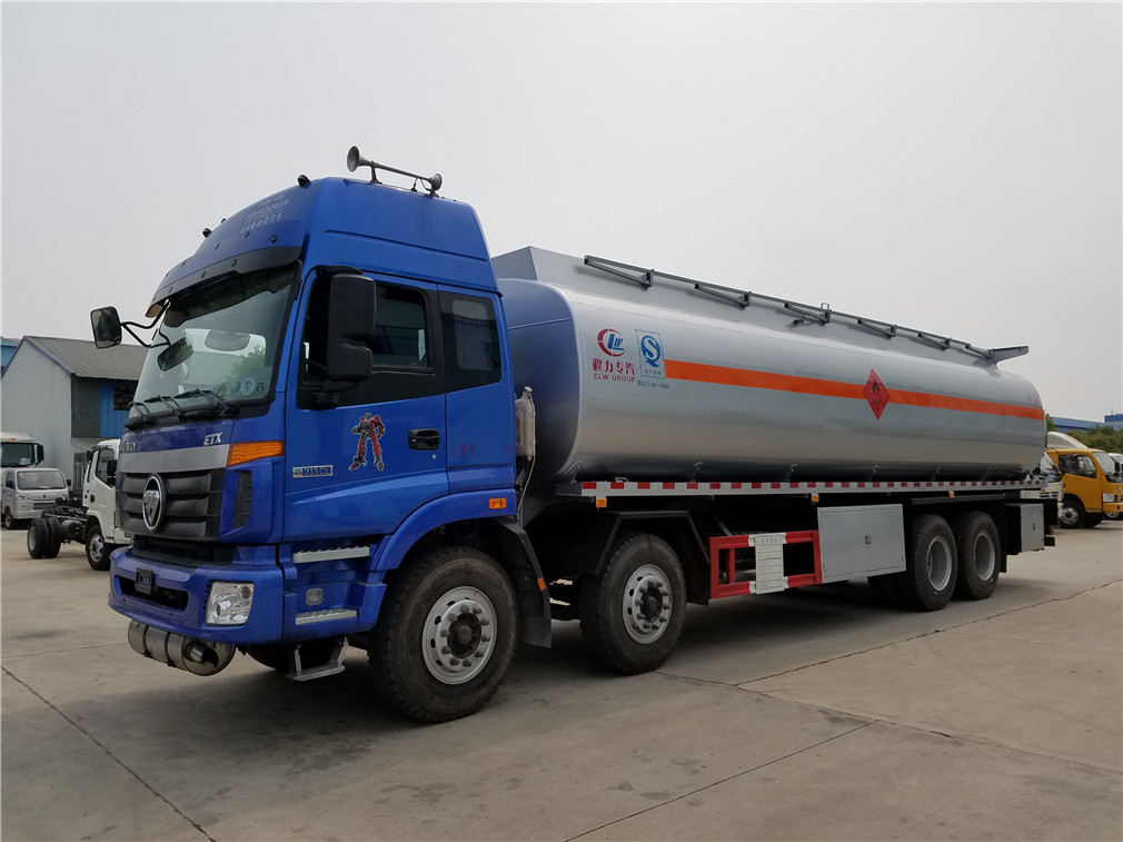Caminhão tanque traseiro 4x4 Futian Ouman [25 metros cúbicos]