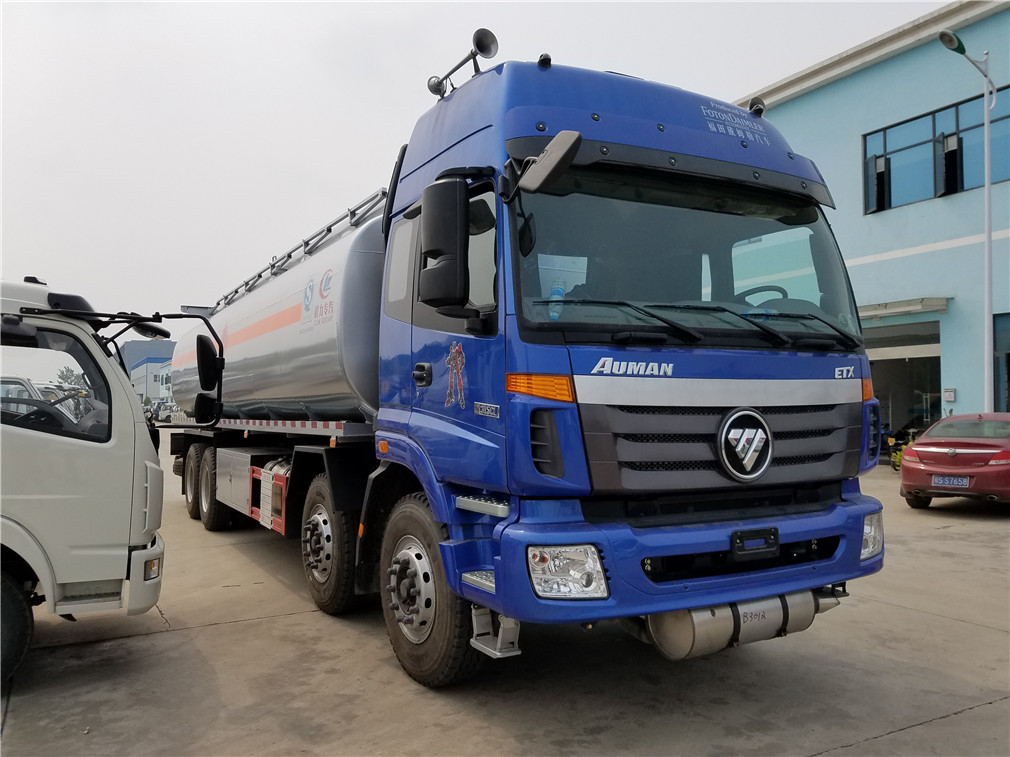 Caminhão tanque traseiro 4x4 Futian Ouman [25 metros cúbicos]