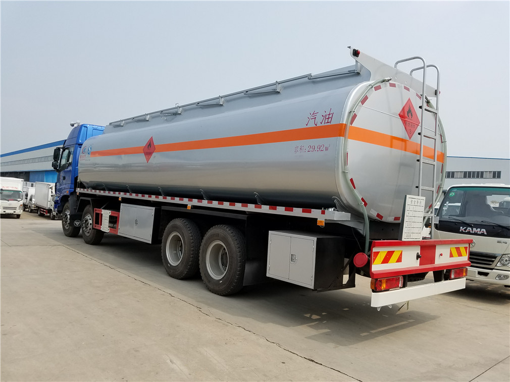 Caminhão tanque traseiro 4x4 Futian Ouman [25 metros cúbicos]