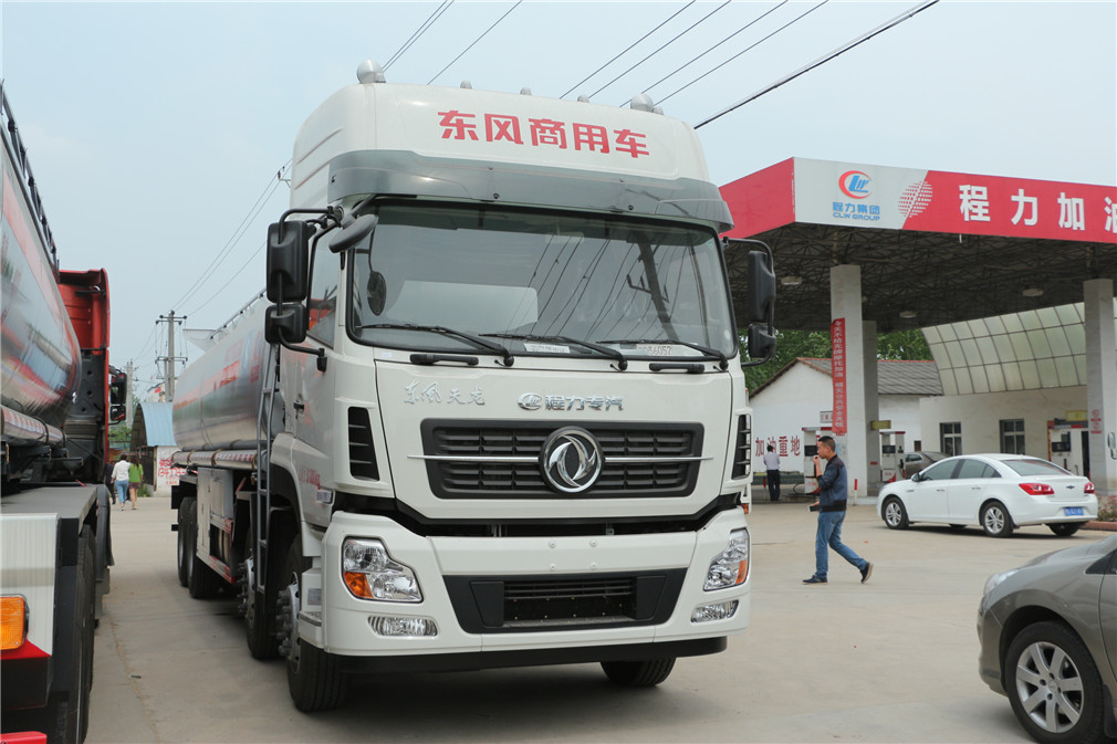 Caminhão Tanque Fronteiro Quatro-Eixos Traseiro Oito-Eixos Dongfeng [25 Metros Cúbicos] Tanque de Óleo