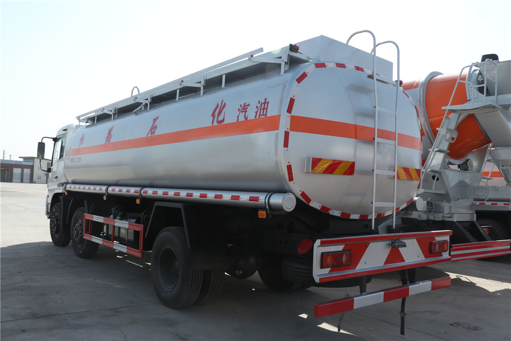 Veículo de Transporte de Óleo Pequeno Três-Eixos de Tianjin Dongfeng [20 Metros Cúbicos]