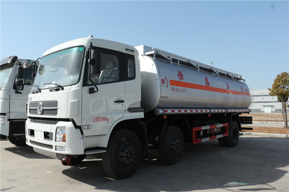 Veículo de Transporte de Óleo Pequeno Três-Eixos de Tianjin Dongfeng [20 Metros Cúbicos]