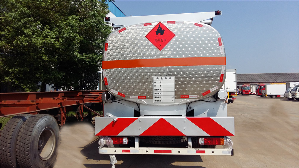 Veículo de Transporte de Petróleo Pequeno Triple-Axis de Futian Ouman [26 metros cúbicos] de Alumínio Aliado