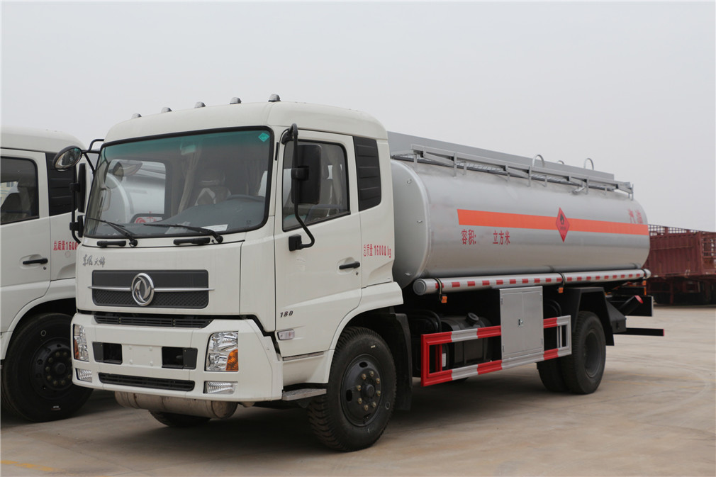 Veículo de Transporte de Petróleo do Tipo Dongfeng Tianjin 【Capacidade de 12-15 metros cúbicos】