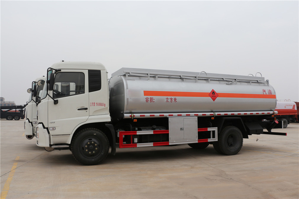 Veículo de Transporte de Petróleo do Tipo Dongfeng Tianjin 【Capacidade de 12-15 metros cúbicos】