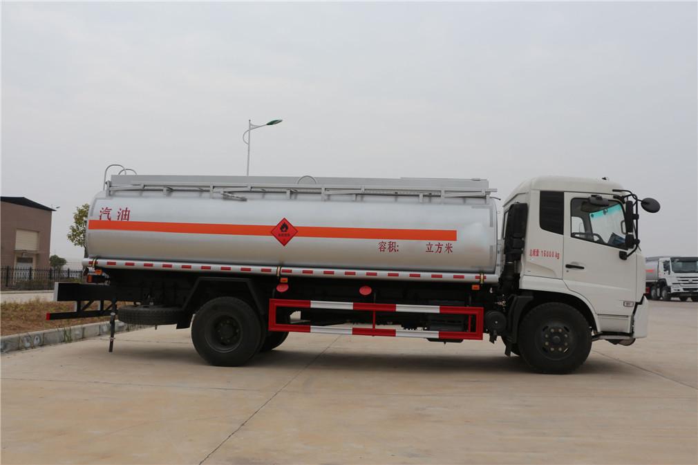 Veículo de Transporte de Petróleo do Tipo Dongfeng Tianjin 【Capacidade de 12-15 metros cúbicos】