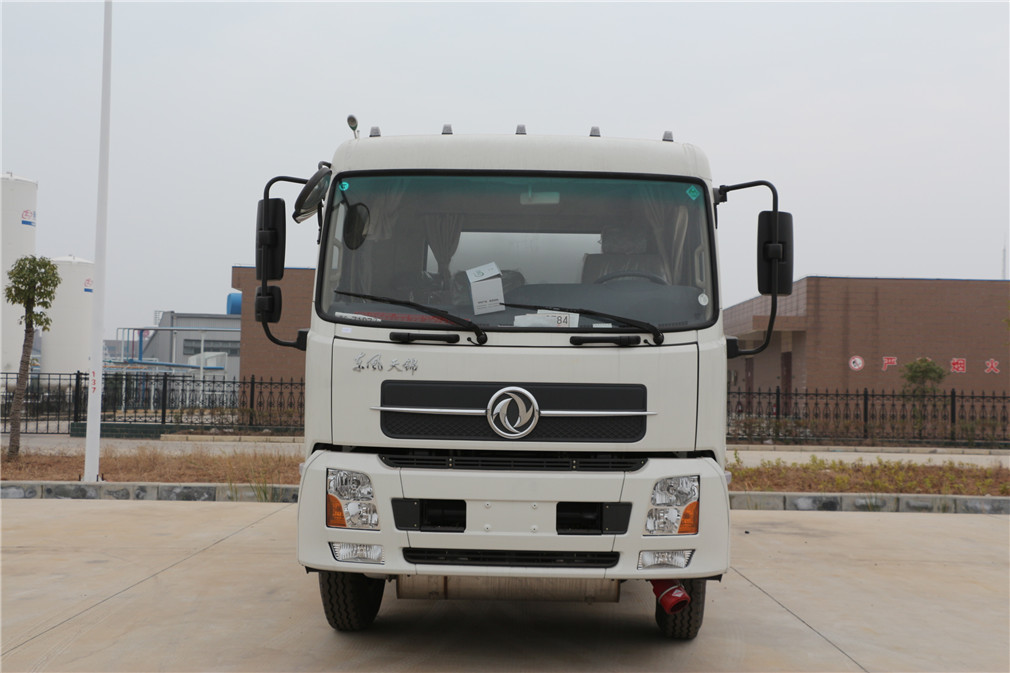 Veículo de Transporte de Petróleo do Tipo Dongfeng Tianjin 【Capacidade de 12-15 metros cúbicos】
