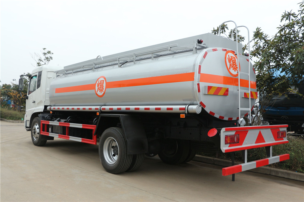 Veículo de Transporte de Petróleo do Tipo Dongfeng Tianjin 【Capacidade de 12-15 metros cúbicos】