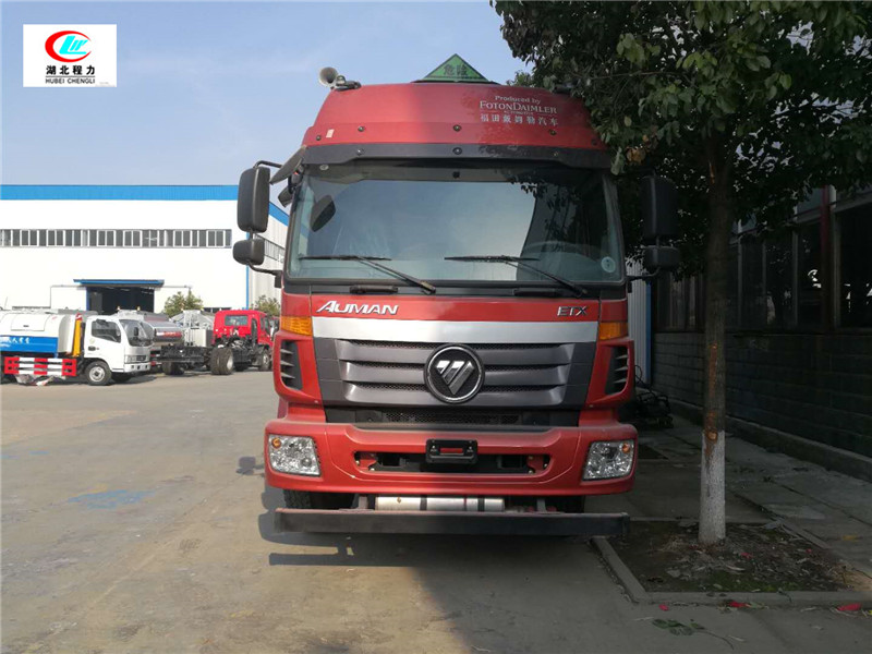 Veículo de transporte aberto de 9,45 metros do tipo Ouman para líquidos inflamáveis (quatro eixos à frente, seis eixos à ré) [Classe 3]