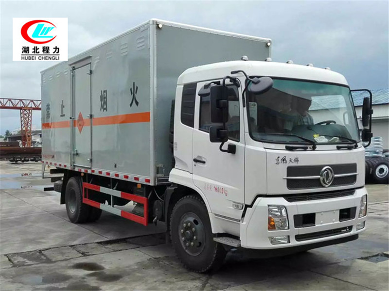 Veículo de transporte de líquido inflamável tipo caixa de 6,6 metros Dongfeng Tianjin [Classe III]