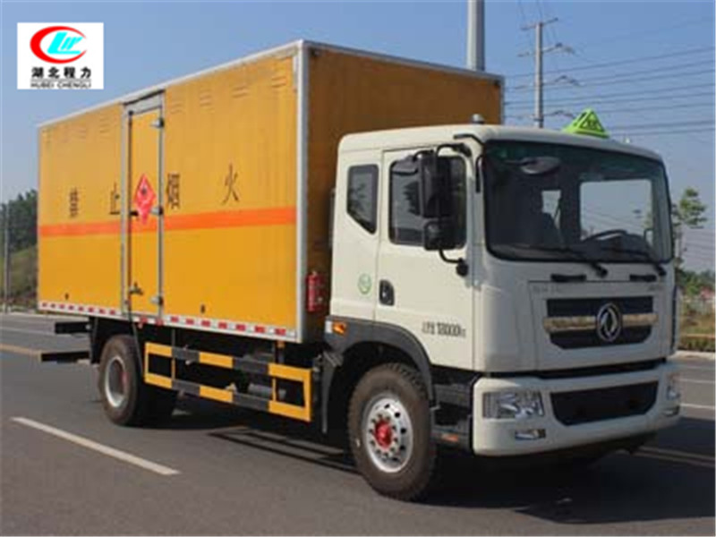 Veículo de transporte de líquido combustível Dongfeng D9 de 6,2 metros [Classe III]