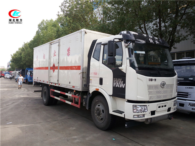 Veículo de transporte de líquido inflamável tipo caixa de 6.2 metros Liberate [Classe III]