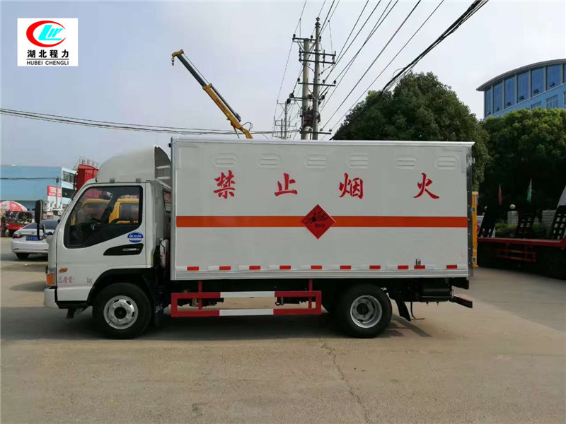Veículo de transporte de líquido combustível de 4,1 metros Jianghuai [Classe III]