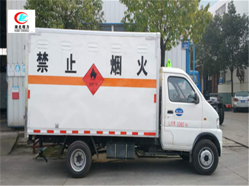 Veículo de transporte de gás combustível tipo caixa de 3.3 metros do Dongfeng Junfeng [Classe II, Placa Azul]