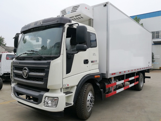 (Comprimento: 6,8 metros) Caminhão refrigerado Foton Rivo