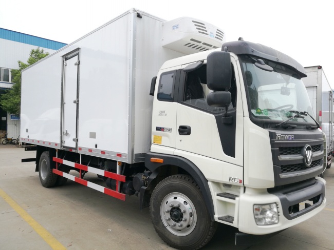 (Comprimento: 6,8 metros) Caminhão refrigerado Foton Rivo