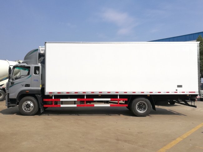 (Comprimento: 6,6/7,6 metros) Caminhão refrigerado Foton Omaxa S5