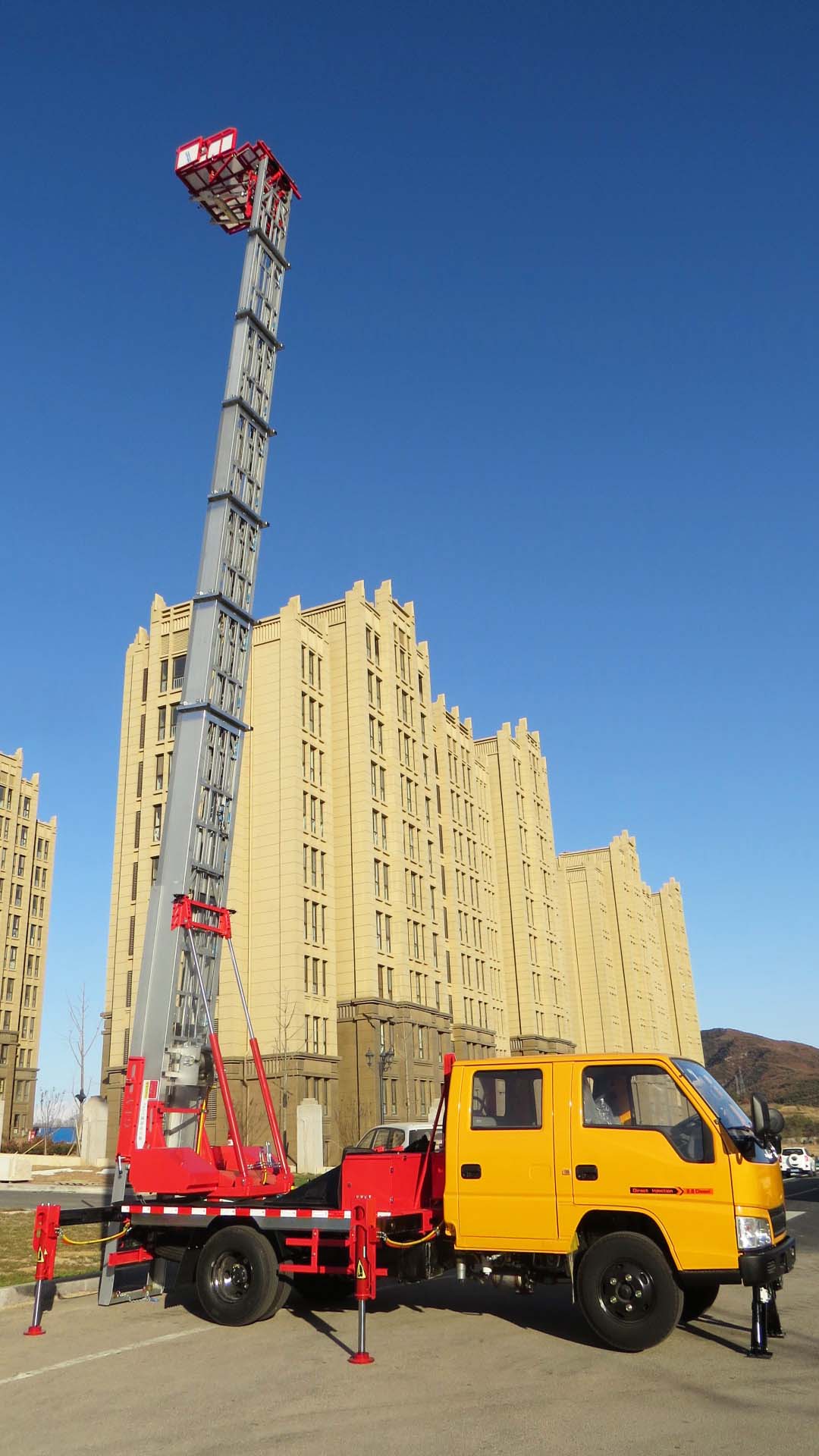 (28-33 metros, placa azul) Plataforma aérea de trabalho dupla cabine Jiangling