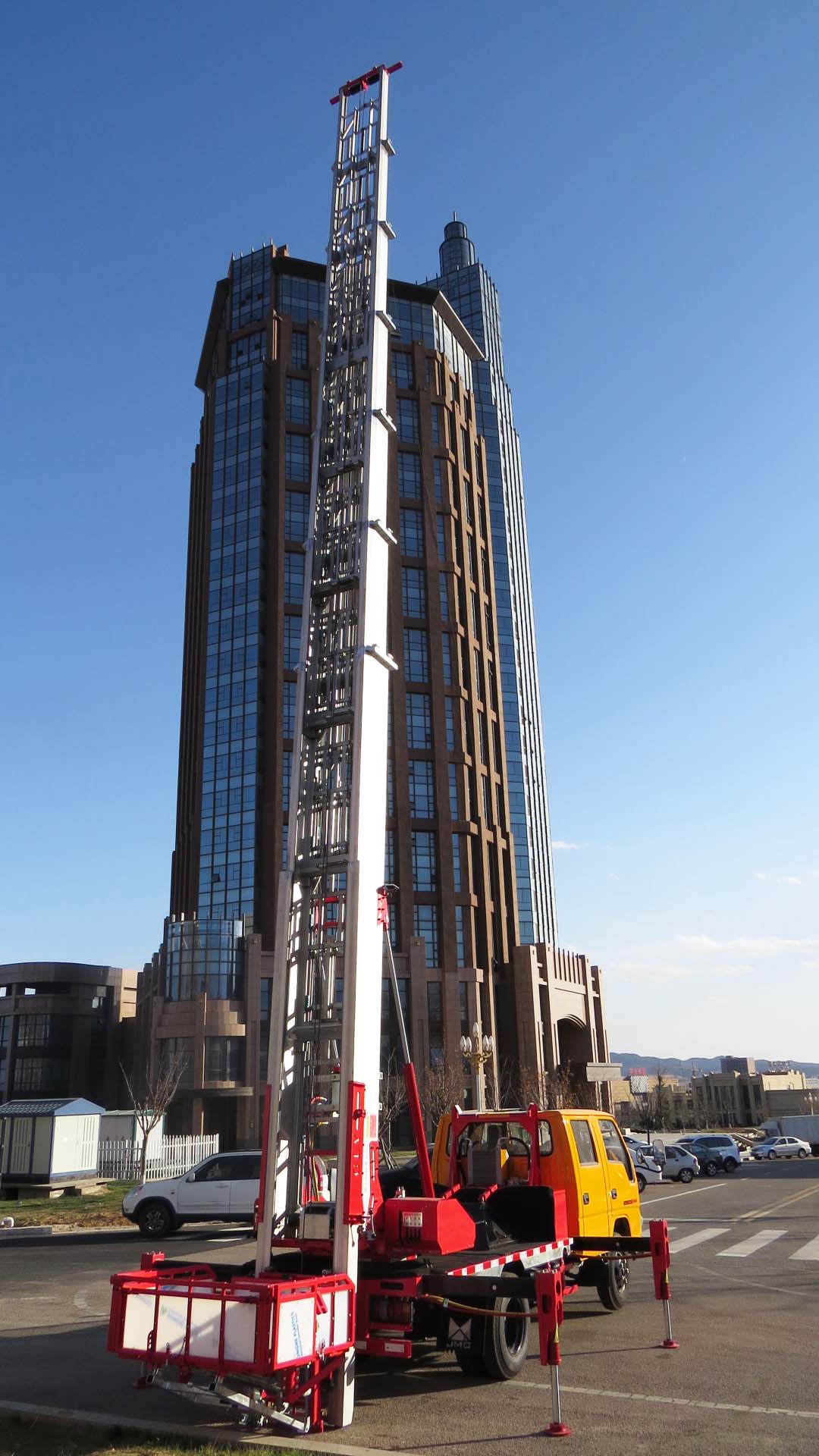 (28-33 metros, placa azul) Plataforma aérea de trabalho dupla cabine Jiangling