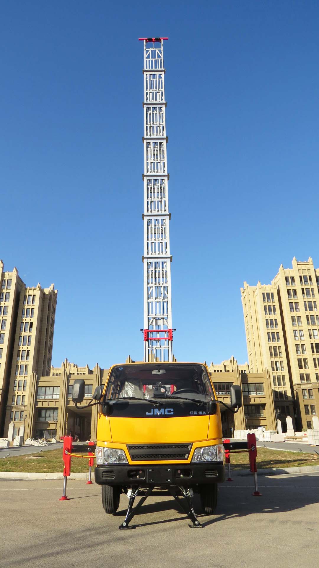 (28-33 metros, placa azul) Plataforma aérea de trabalho dupla cabine Jiangling