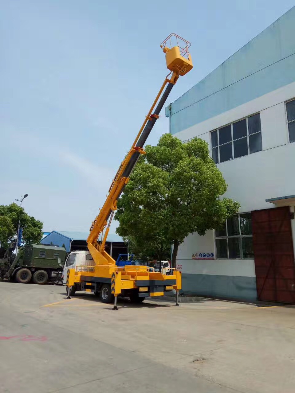 (12-18 metros) Plataforma de Trabalho Aéreo telescópica Dongfeng com cabine única