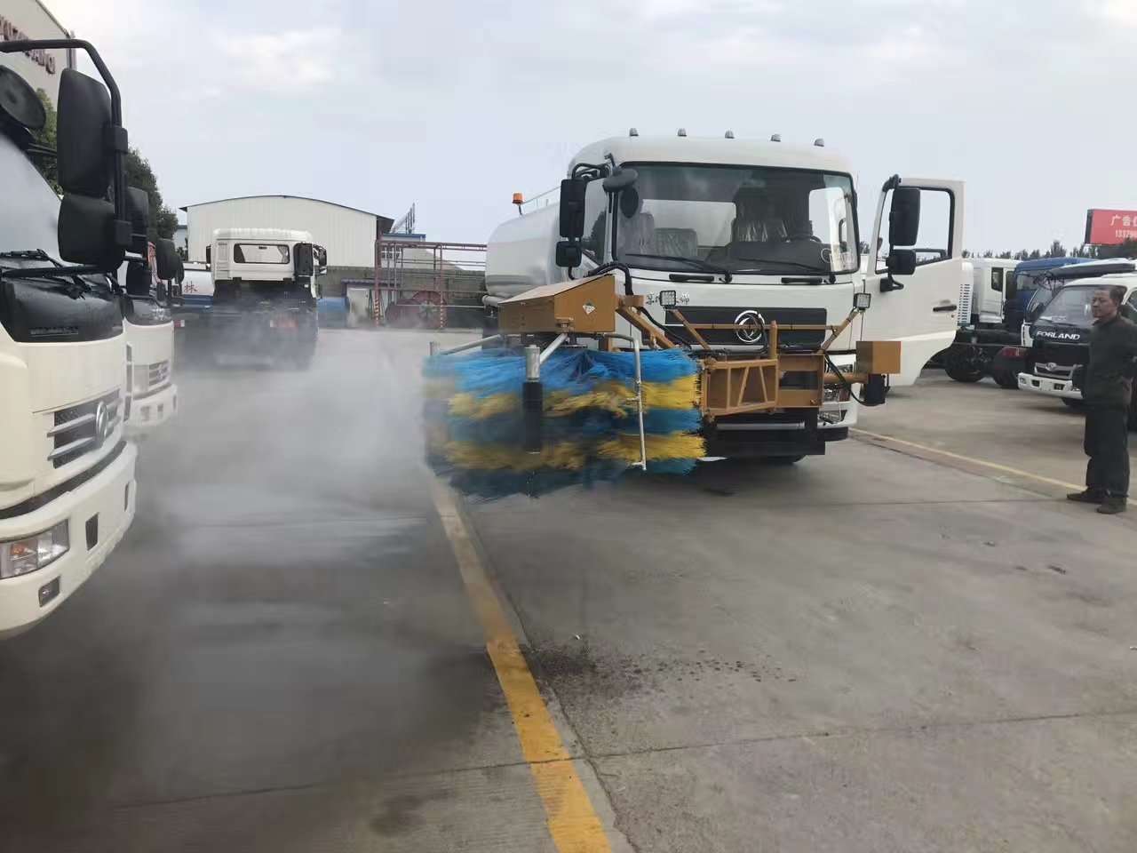 Veículo de Limpeza de Barra de Guarda-rail de Alta Velocidade (9-eixos)