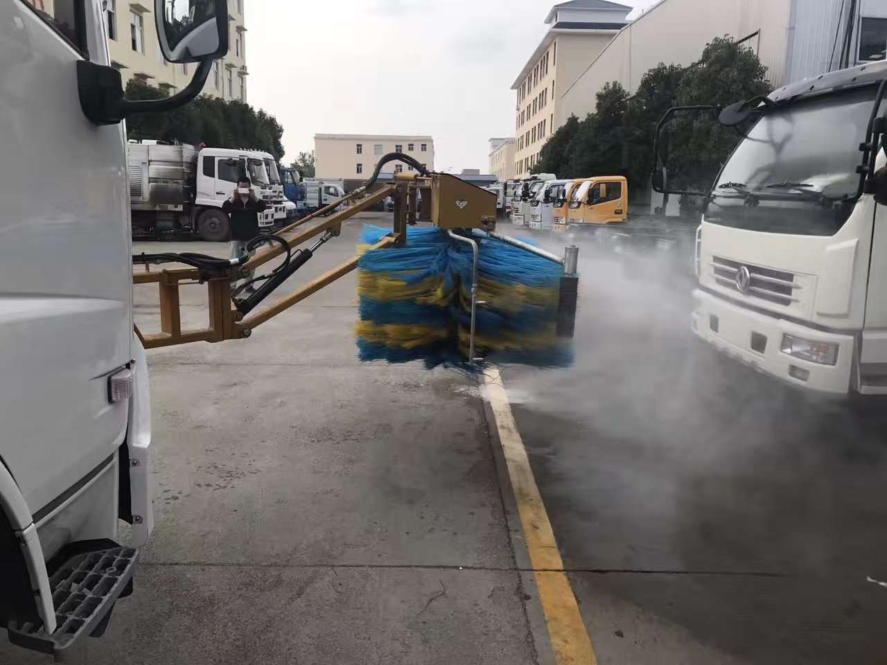 Veículo de Limpeza de Barra de Guarda-rail de Alta Velocidade (9-eixos)