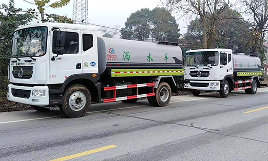 Caminhão de aspersão da Série D9 da Dongfeng (capacidade de 12 cubicos)