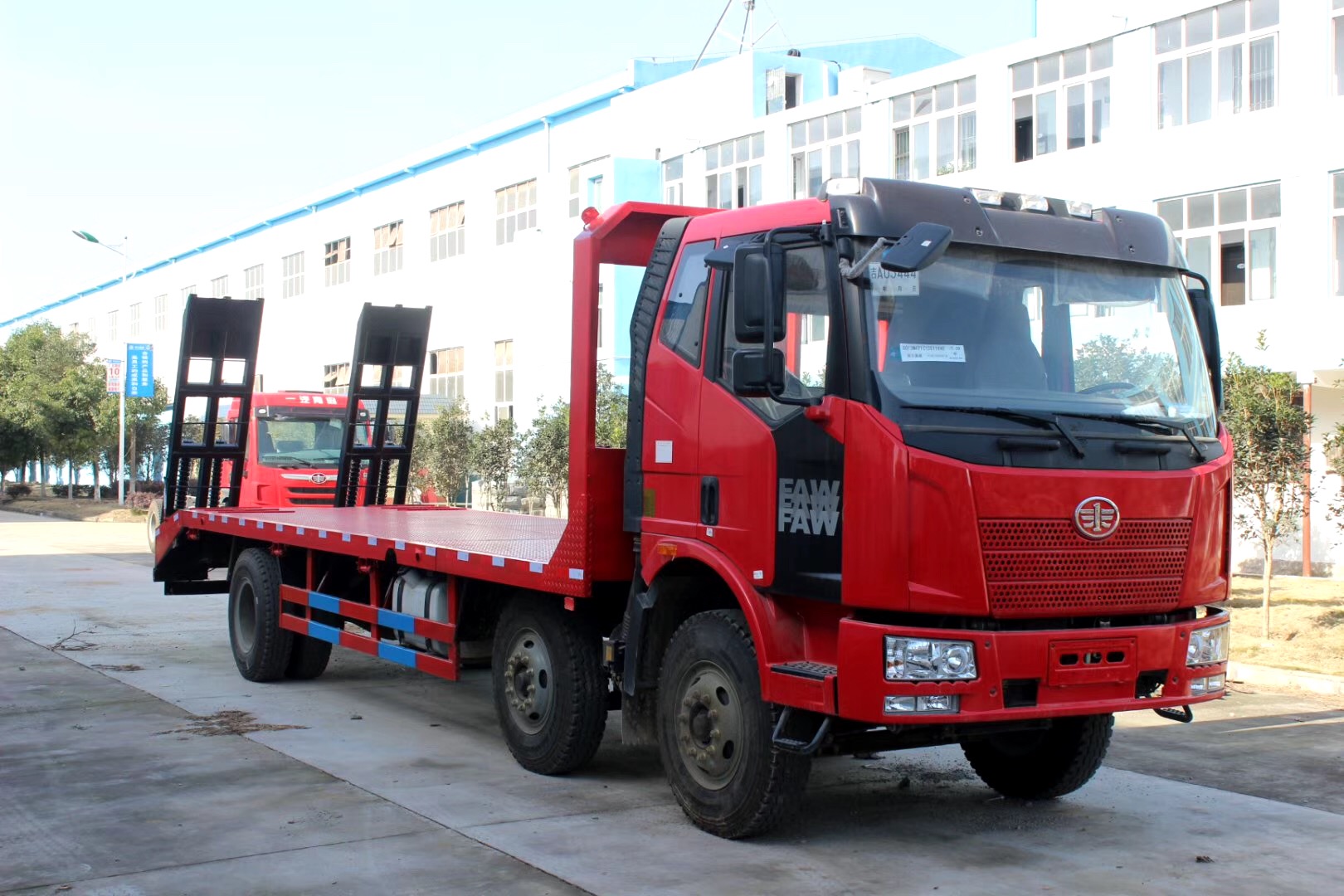 Caminhão pequeno de três eixos 6X2 para transporte de chão plano [15-25 toneladas]