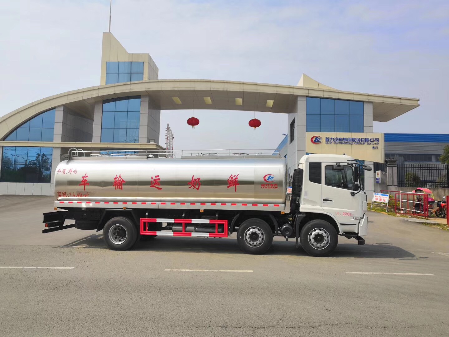 Veículo de transporte de leite fresco Dongfeng Tianlong 15 toneladas