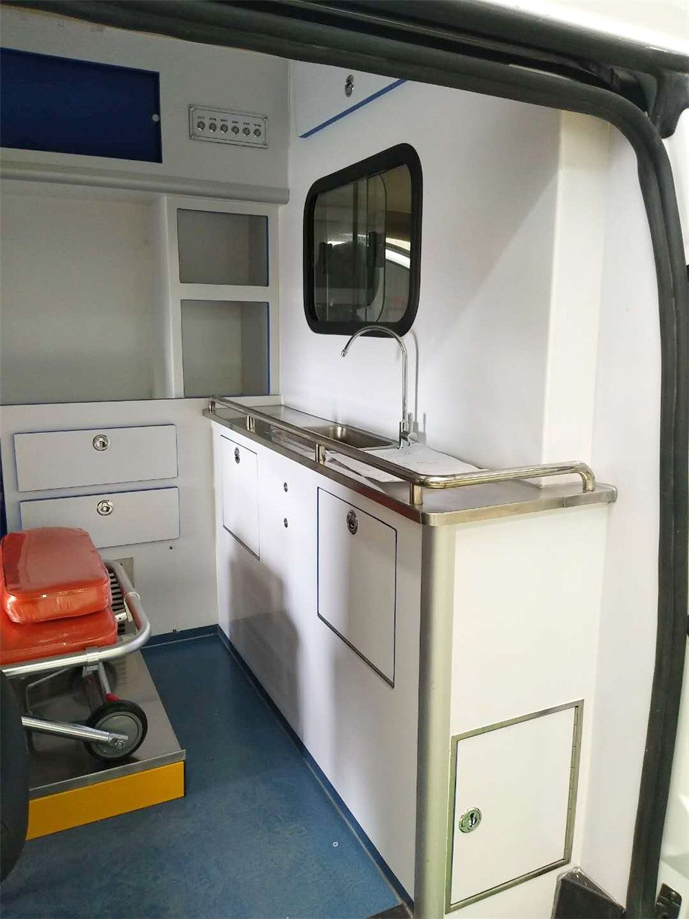 Ambulância Mercedes-Benz