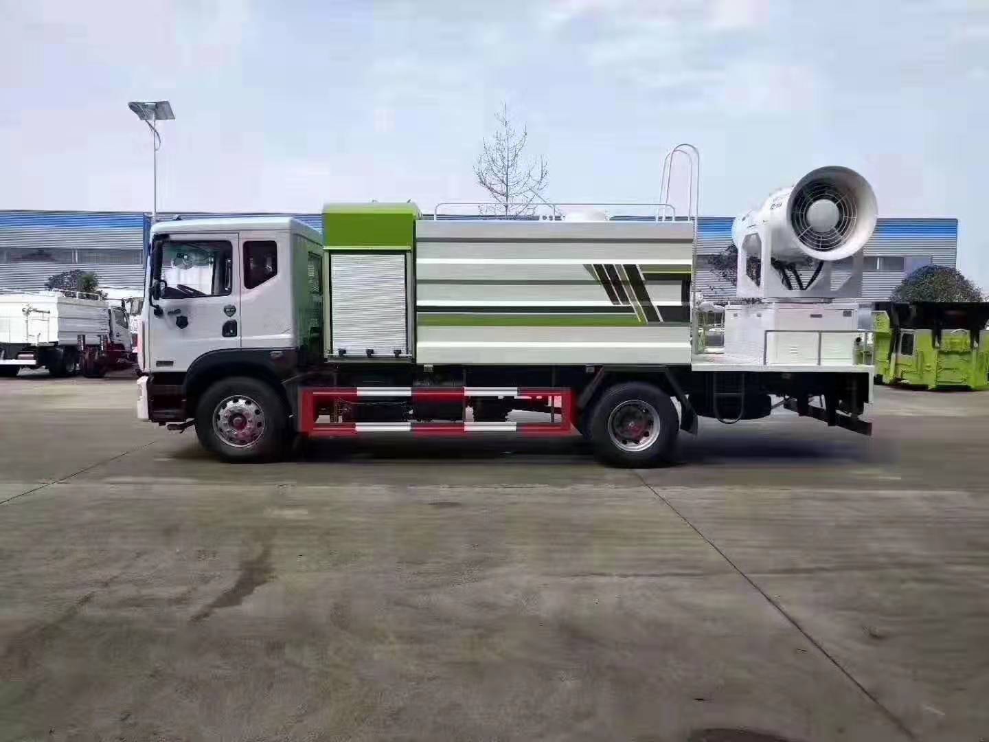 Veículo de controle de poeira multi-funcional Dongfeng D9 Dolica (12 metros cúbicos)