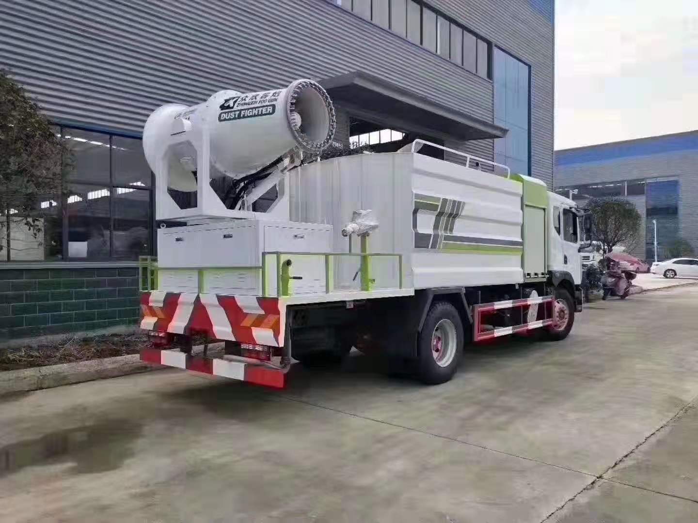 Veículo de controle de poeira multi-funcional Dongfeng D9 Dolica (12 metros cúbicos)