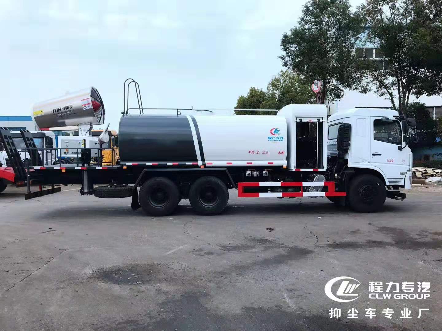 Veículo de Controle de Poeira Multifuncional com Rodas Traseiras Duplas de 16 Cubicos Acoplado no Chassi da Dongfeng