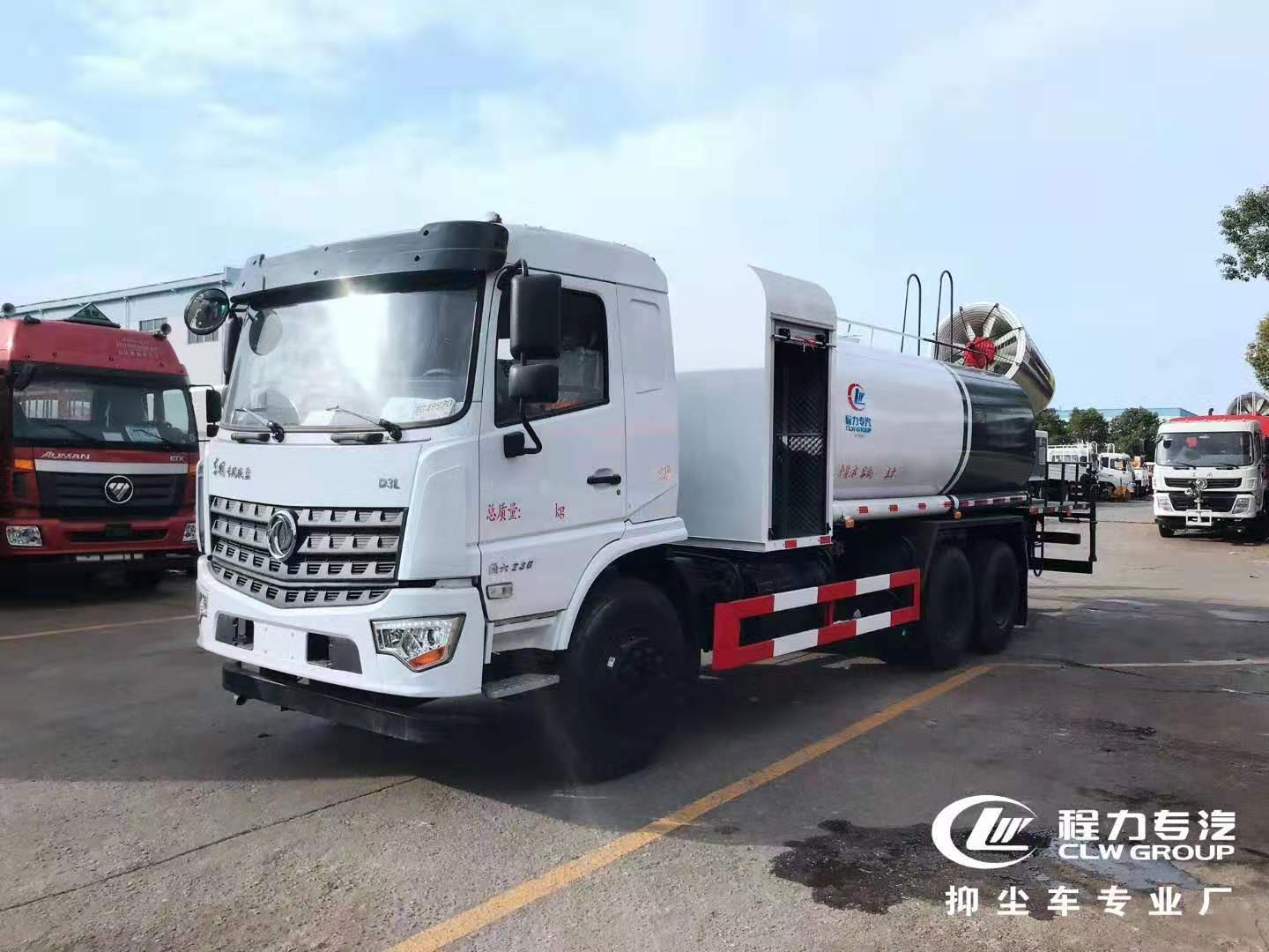 Veículo de Controle de Poeira Multifuncional com Rodas Traseiras Duplas de 16 Cubicos Acoplado no Chassi da Dongfeng