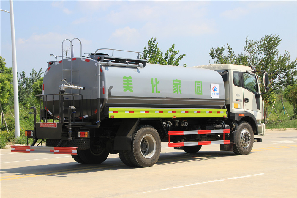 Camione atomizador de água Futian Ruiwo de 14m³