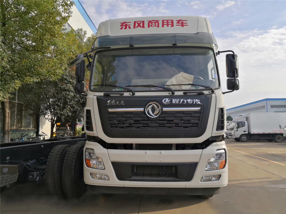 Veículo de transporte de alimentação em massa Dongfeng Tianlong dianteiro-quatro traseiro-oito [40 m³]