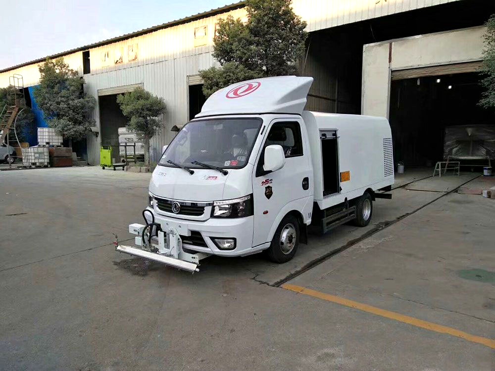 【1.5 capacidade cúbica, placa de licença azul】 veículo de limpeza de ruas Dongfeng Tu Yi