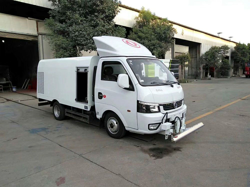 【1.5 capacidade cúbica, placa de licença azul】 veículo de limpeza de ruas Dongfeng Tu Yi