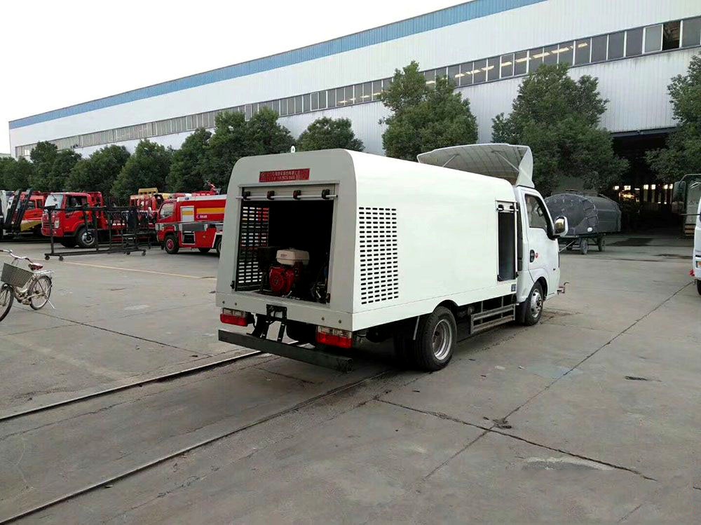 【1.5 capacidade cúbica, placa de licença azul】 veículo de limpeza de ruas Dongfeng Tu Yi