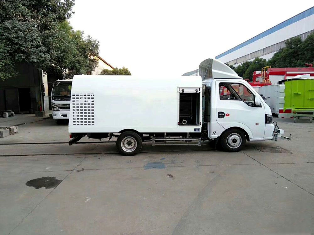 【1.5 capacidade cúbica, placa de licença azul】 veículo de limpeza de ruas Dongfeng Tu Yi