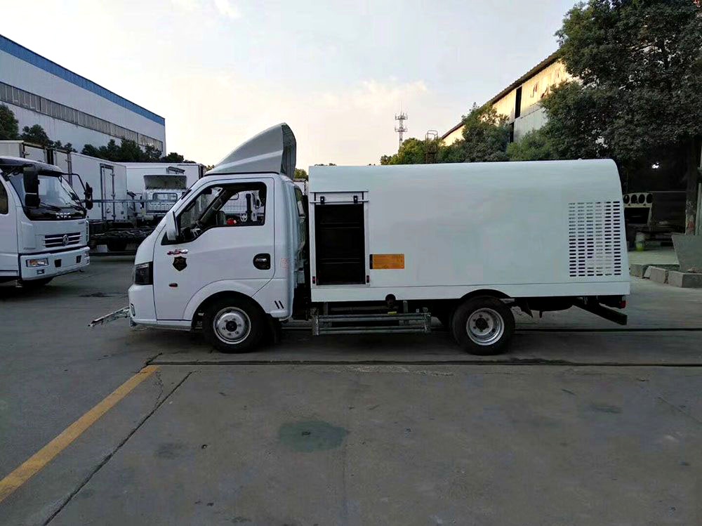 【1.5 capacidade cúbica, placa de licença azul】 veículo de limpeza de ruas Dongfeng Tu Yi